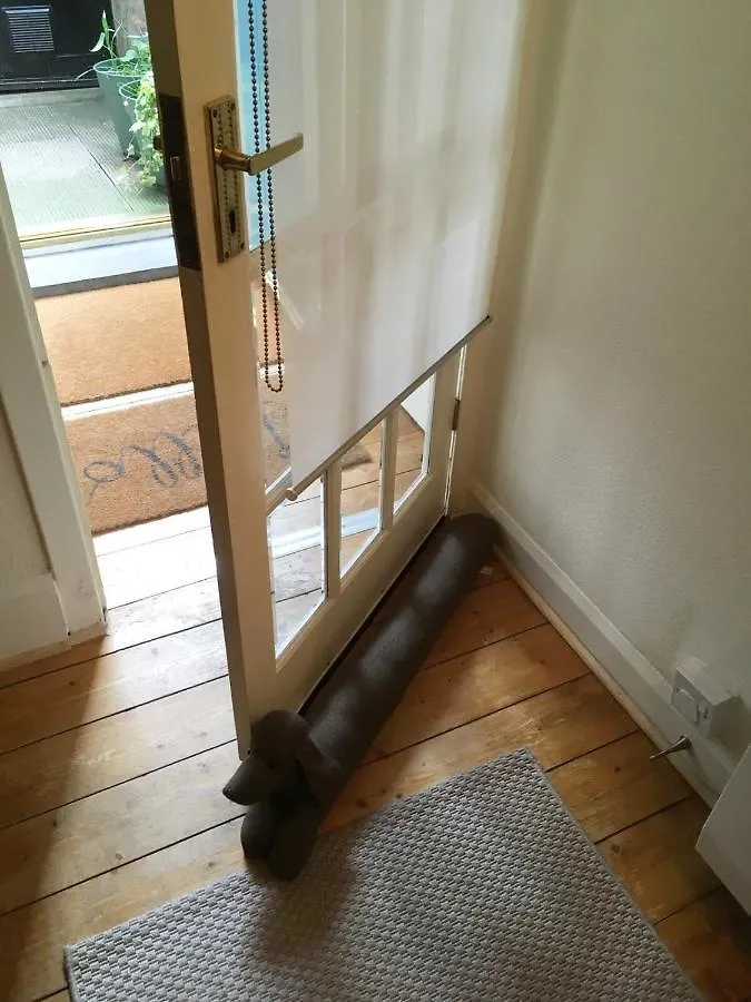 Central Edinburgh With Private Entrance & Patio 0*,